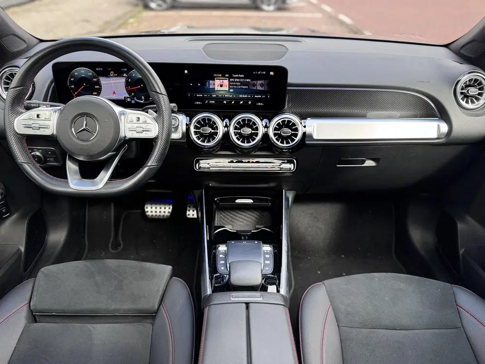 Mercedes-Benz GLB 200 AMG Line uit 2023, foto 17