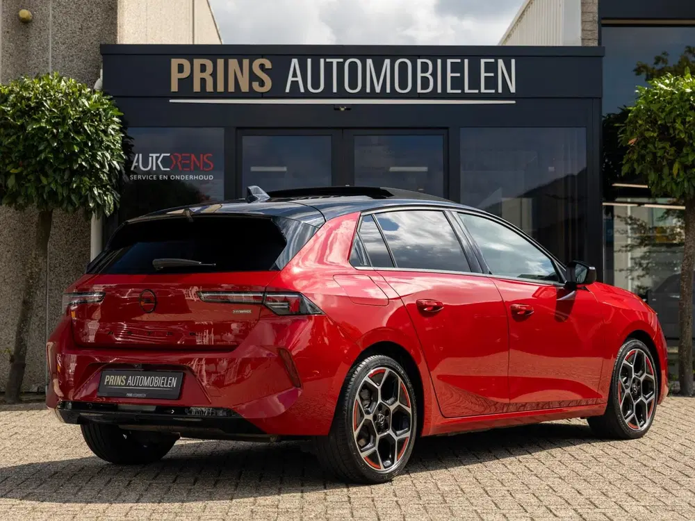 Opel Astra 1.6 180pk Ultimate GS-Line uit 2022, foto 2