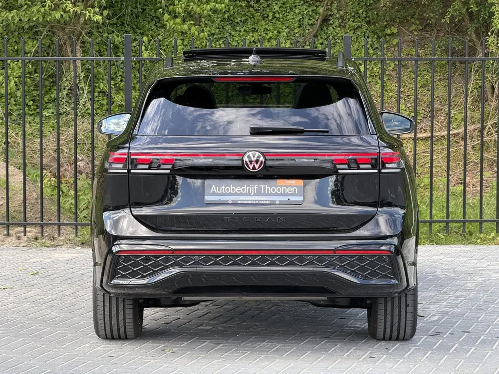 Volkswagen Tiguan 1.5 eHybrid R-Line | Trekhaak | Pano | H&K uit 2025, foto 3