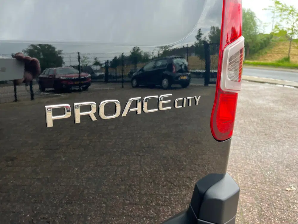 Toyota Proace City 1.5 D-4D L1 Navigator uit 2024, foto 17