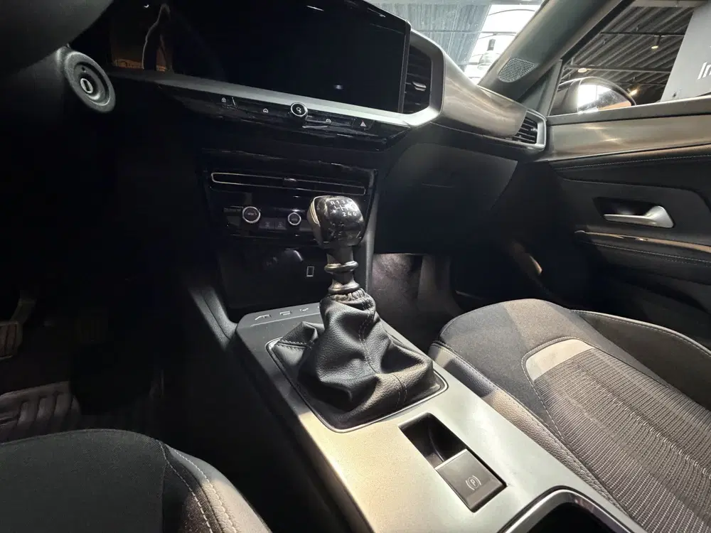 Opel Mokka 1.2 Turbo GS Achteruitrijcamera uit 2025, foto 20