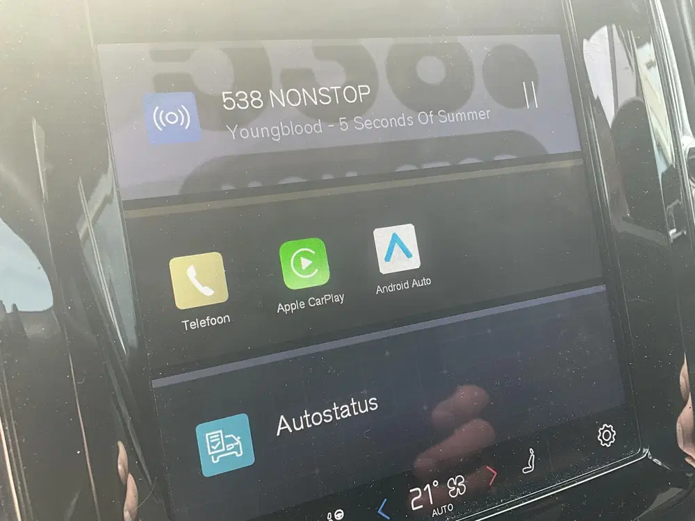 Volvo XC60 2.0 T6 Plug-in hybrid AWD Plus Dark Zwarte uit 2024, foto 15