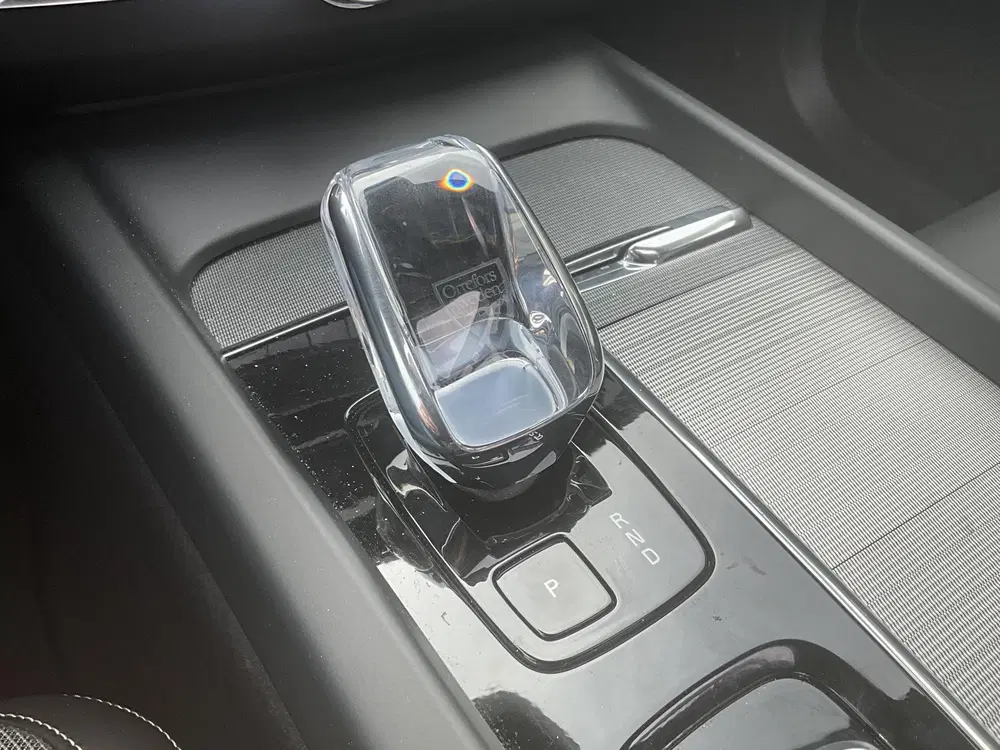 Volvo XC60 2.0 T6 Plug-in hybrid AWD Plus Dark Zwarte uit 2024, foto 17