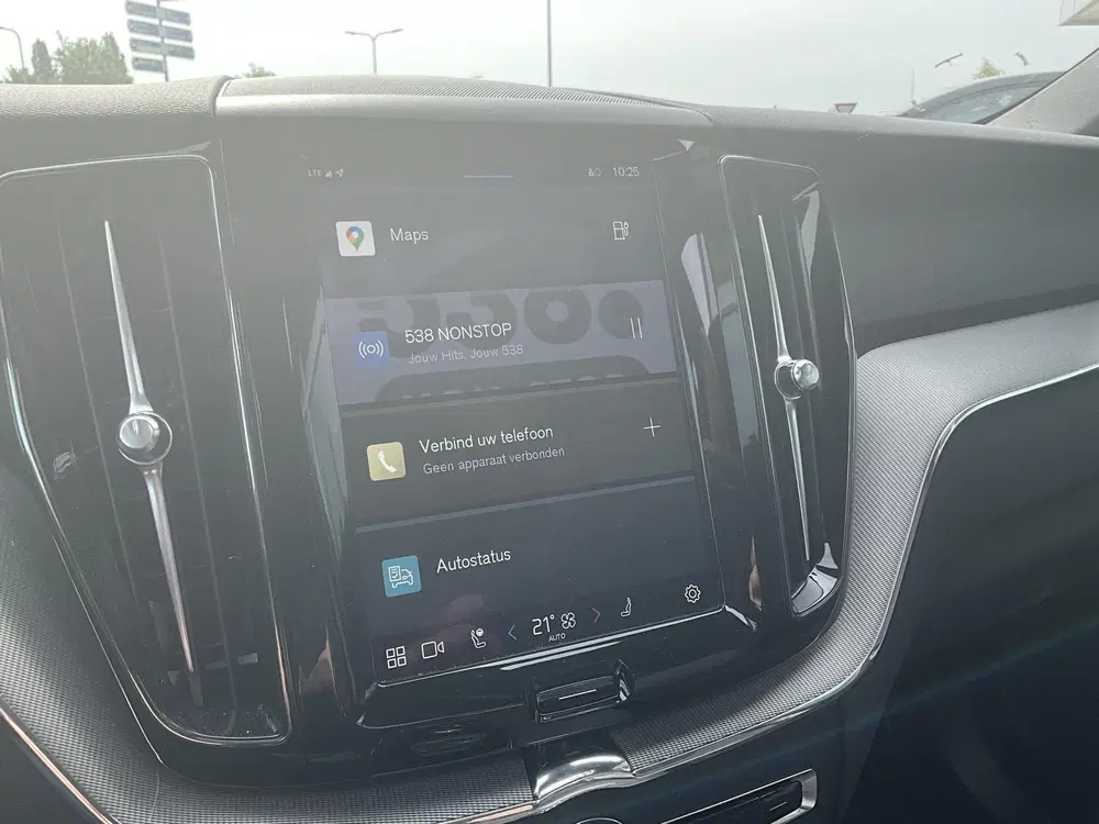 Volvo XC60 2.0 T6 Plug-in hybrid AWD Plus Dark Zwarte uit 2024, foto 19