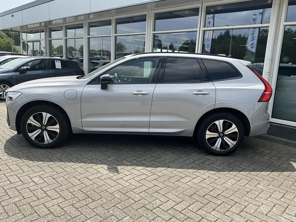 Volvo XC60 2.0 T6 Plug-in hybrid AWD Plus Dark Zwarte uit 2024, foto 6