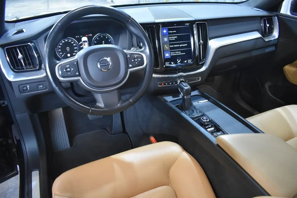 Volvo XC60 T4 190PK Momentum | Leder | Navi | Cruise Control uit 2019, foto 3