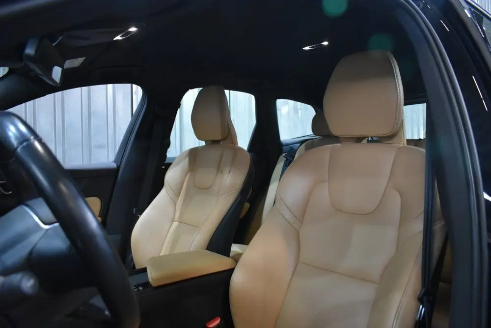 Volvo XC60 T4 190PK Momentum | Leder | Navi | Cruise Control uit 2019, foto 4