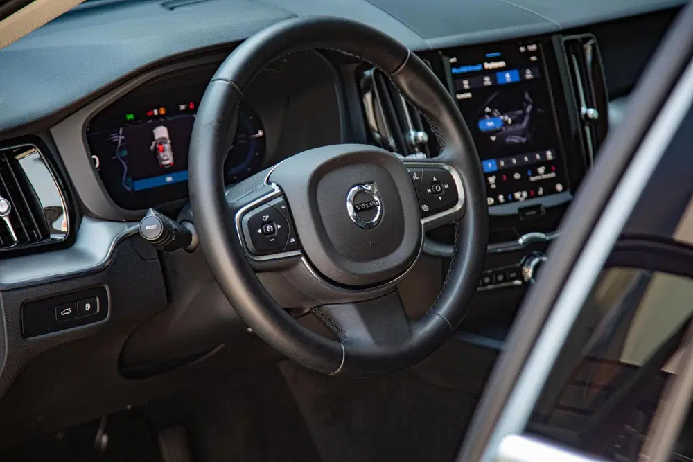 Volvo XC60 T6 Plug-In Hybrid AWD Core Bright Panorama uit 2024, foto 13