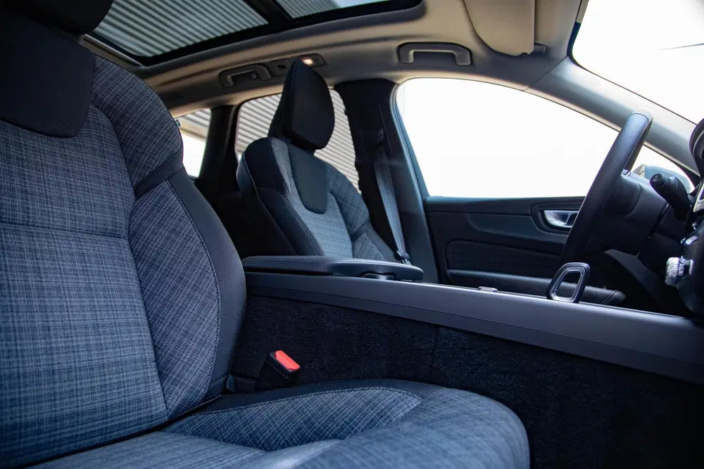 Volvo XC60 T6 Plug-In Hybrid AWD Core Bright Panorama uit 2024, foto 7