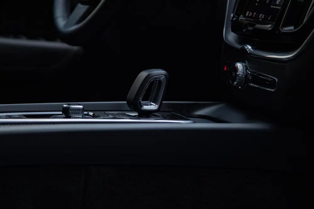 Volvo XC60 T6 Plug-In Hybrid AWD Core Bright Panorama uit 2024, foto 9