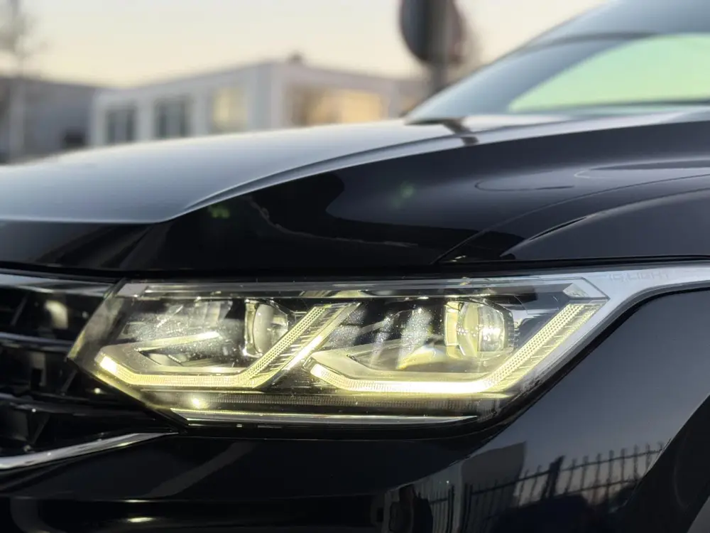 Volkswagen Tiguan 1.5 TSI R-Line Blackstyle uit 2022, foto 17