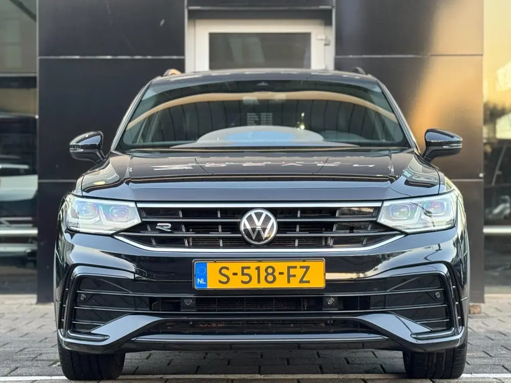 Volkswagen Tiguan 1.5 TSI R-Line Blackstyle uit 2022, foto 2