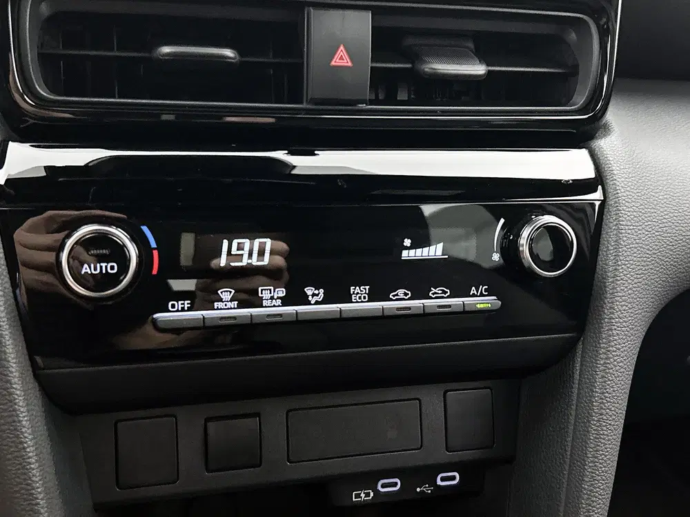 Toyota Yaris Cross 1.5 Hybrid 115 First Edition uit 2025, foto 12