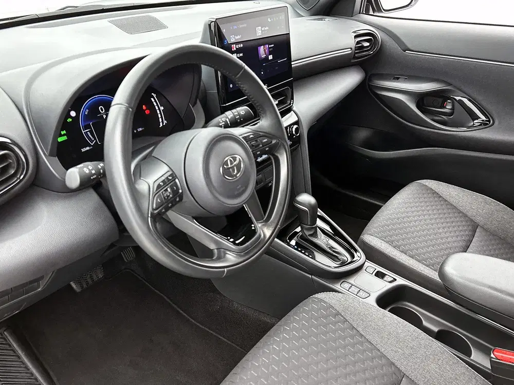 Toyota Yaris Cross 1.5 Hybrid 115 First Edition uit 2025, foto 19