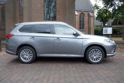 Mitsubishi Outlander 2.4 DOHC MIVEC PHEV 240pk 4WD Aut Inten uit 2019