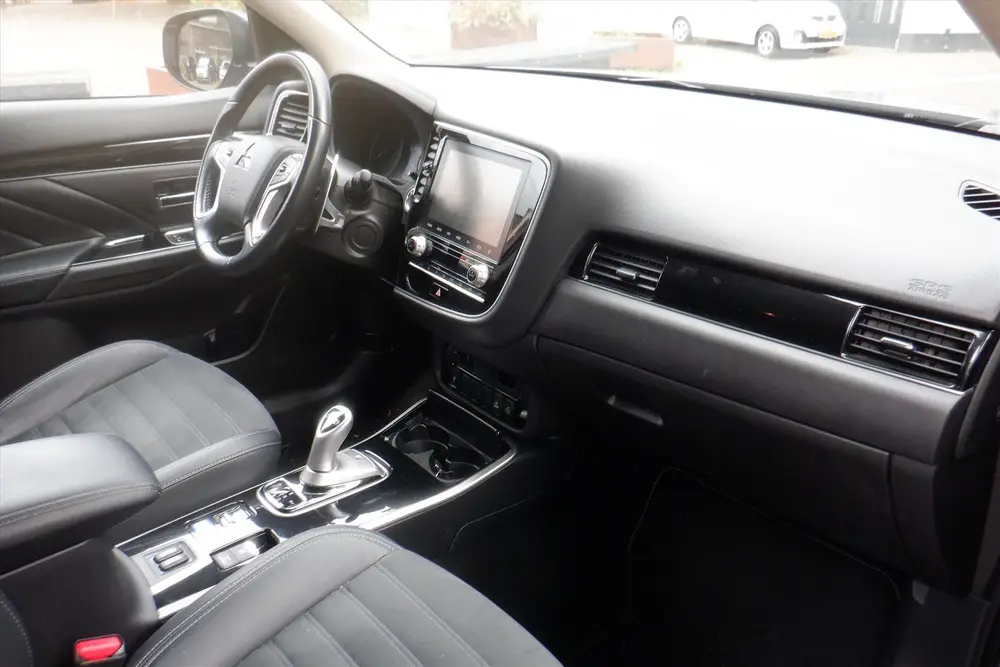 Mitsubishi Outlander 2.4 DOHC MIVEC PHEV 240pk 4WD Aut Inten uit 2019, foto 18
