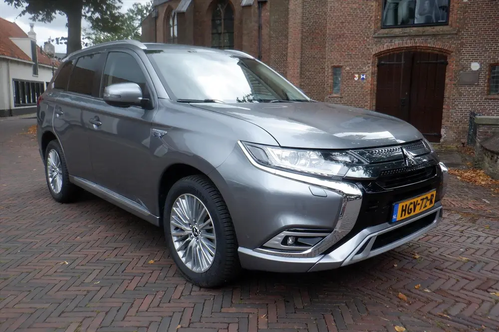Mitsubishi Outlander 2.4 DOHC MIVEC PHEV 240pk 4WD Aut Inten uit 2019, foto 2