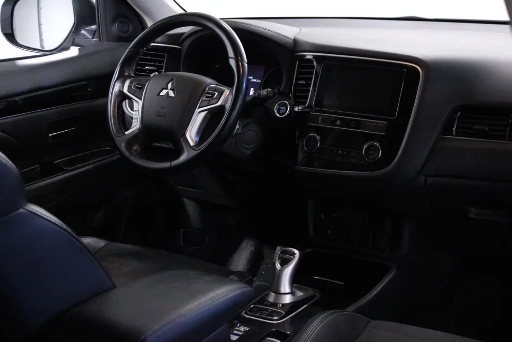 Mitsubishi Outlander 2.4 PHEV Intense | Camera | Leder | Cru uit 2019, foto 2