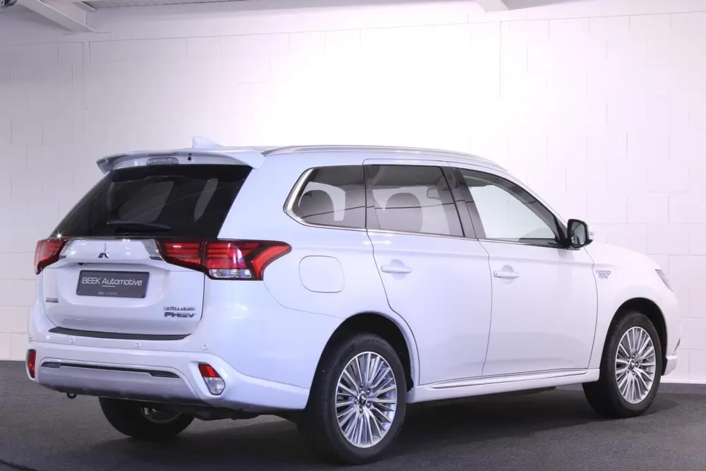 Mitsubishi Outlander 2.4 PHEV Intense | Camera | Leder | Cru uit 2019, foto 3