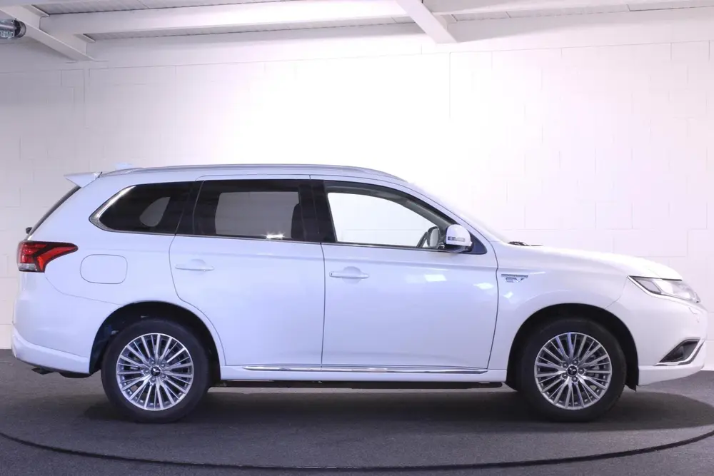 Mitsubishi Outlander 2.4 PHEV Intense | Camera | Leder | Cru uit 2019, foto 4