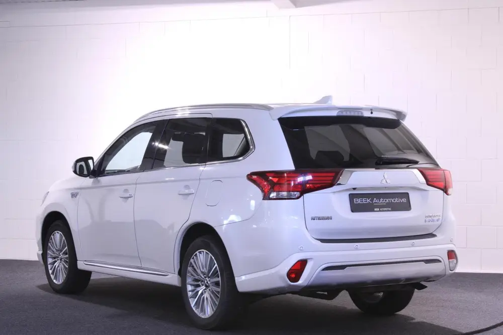 Mitsubishi Outlander 2.4 PHEV Intense | Camera | Leder | Cru uit 2019, foto 7
