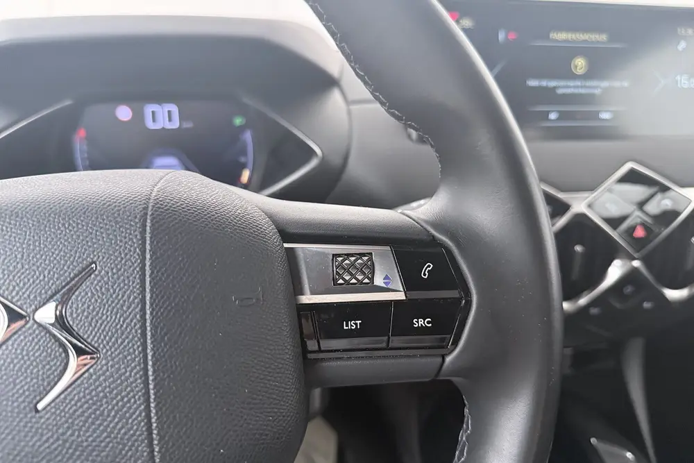 DS Automobiles 3 Crossback DS DS 3 Crossback 1.2T 101 PK Montmartre Trekhaak Carplay Cl uit 2022, foto 17