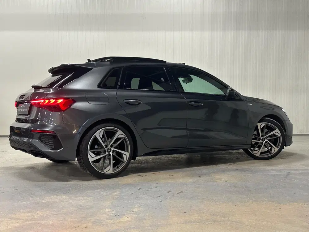 Audi A3 35 TFSI S edition uit 2020, foto 14