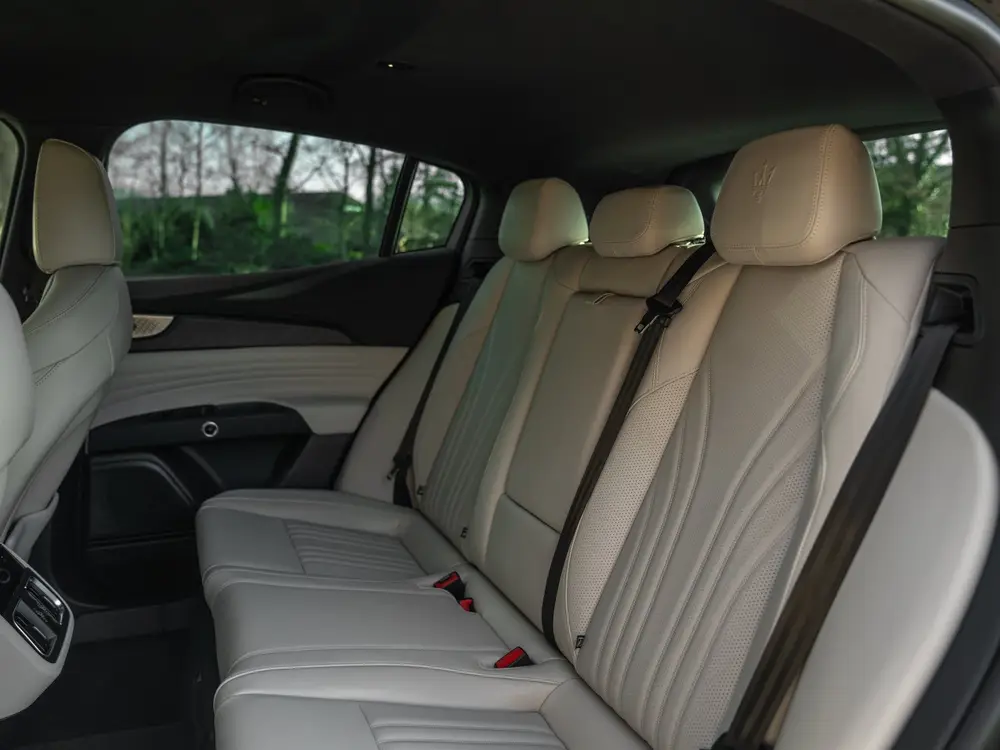 Maserati Grecale Modena 330pk | Luchtvering | Stoelventilati uit 2022, foto 9