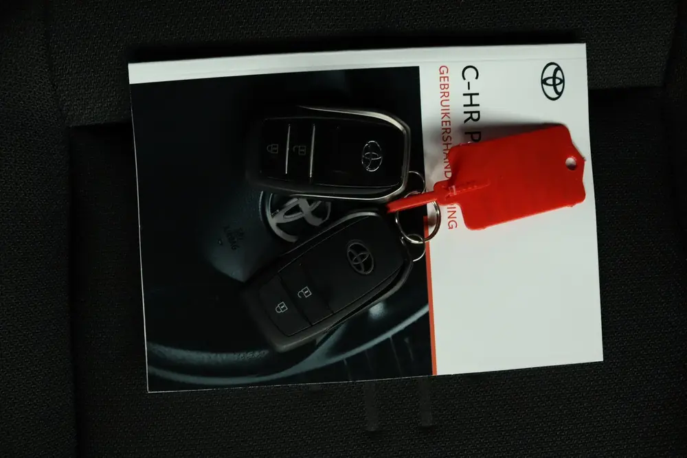 Toyota C-Hr 2.0 Plug-in Hybrid 220 Dynamic uit 2025, foto 11
