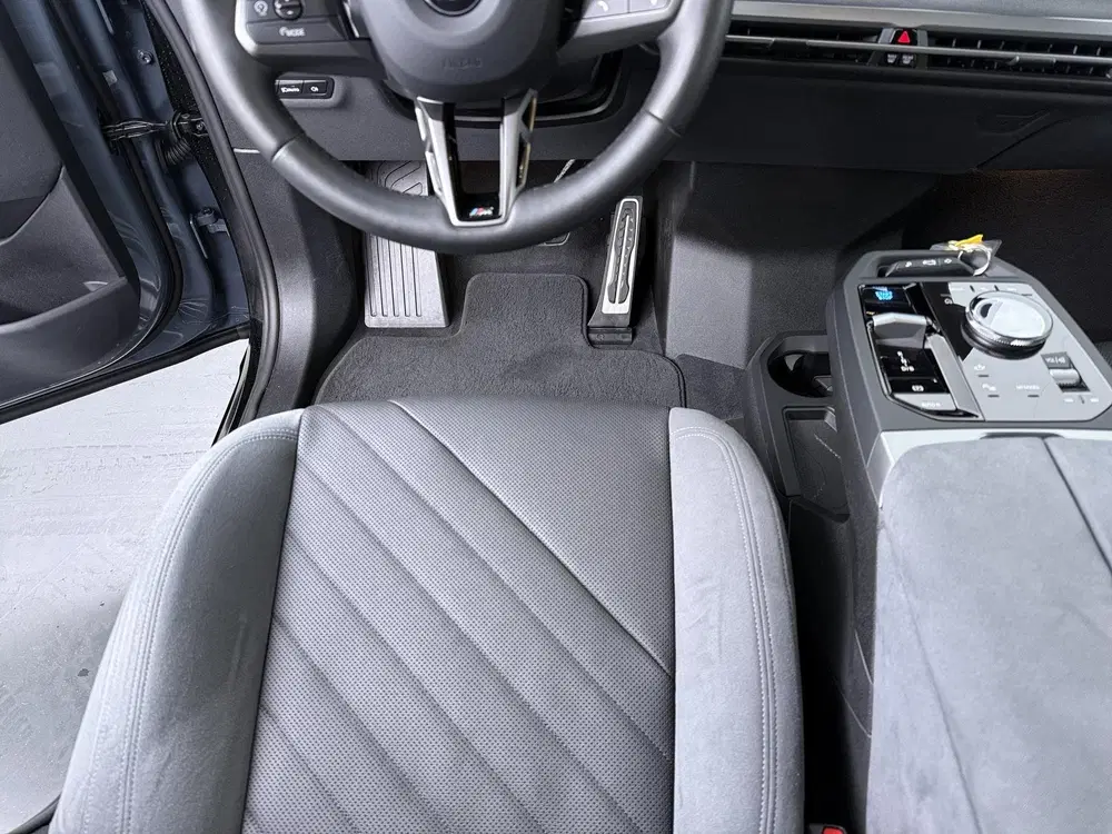 BMW iX xDrive45 101 kWh uit 2025, foto 14