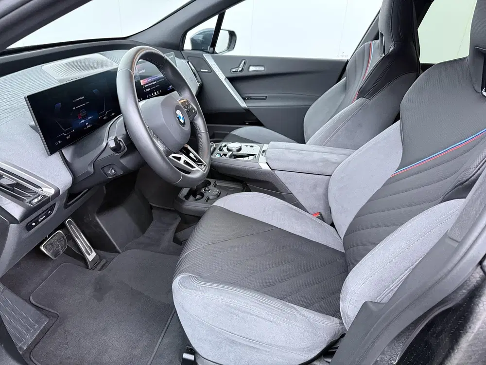 BMW iX xDrive45 101 kWh uit 2025, foto 4