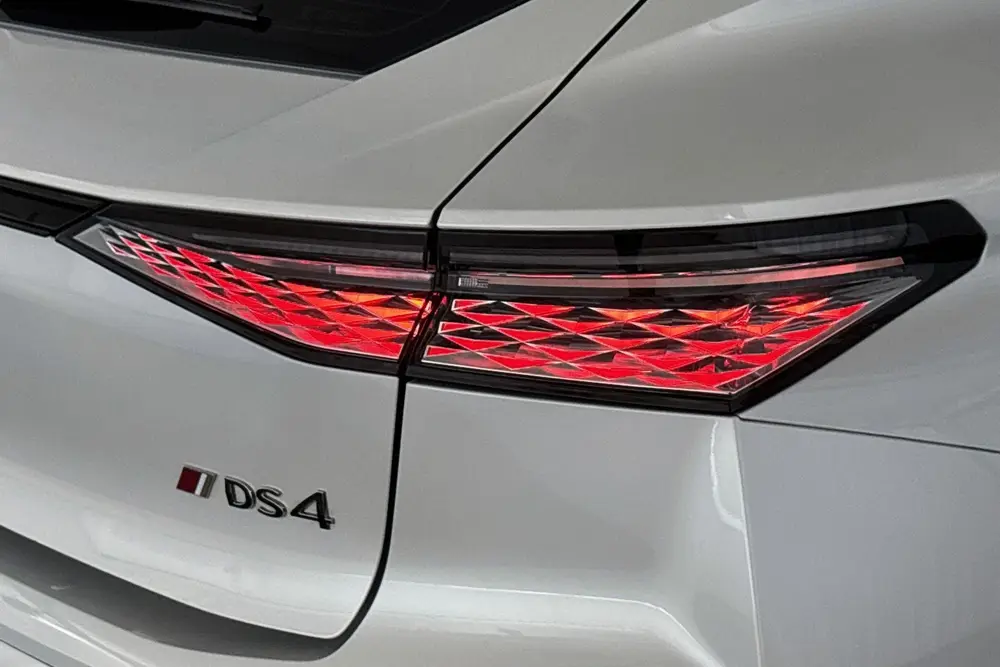 DS Automobiles DS 4 DS 4 1.2 PureTech Performance Line Automaa uit 2022, foto 19