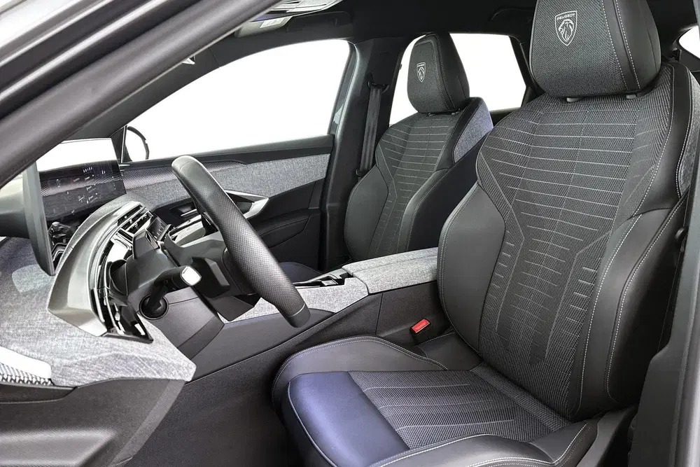 Peugeot 3008 1.2 Hybrid 145 GT Stoelverwarming Keyless uit 2026, foto 6
