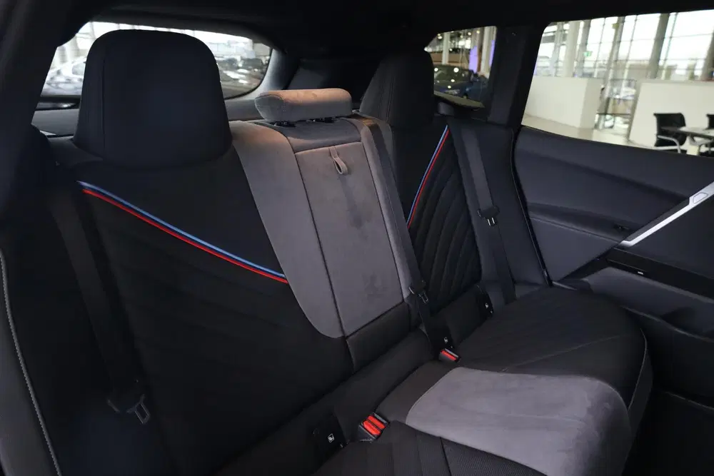 BMW iX xDrive45 uit 2025, foto 11