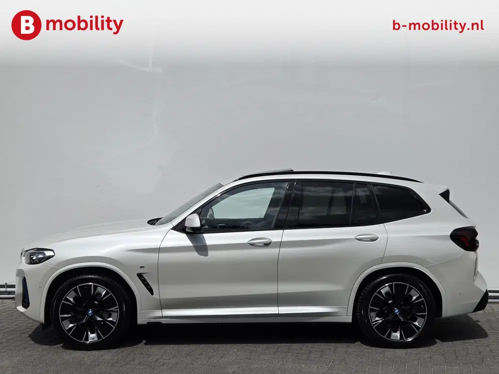 BMW iX3 High Executive M-Sport 80 kWh SOH 98% 'Min uit 2022, foto 2