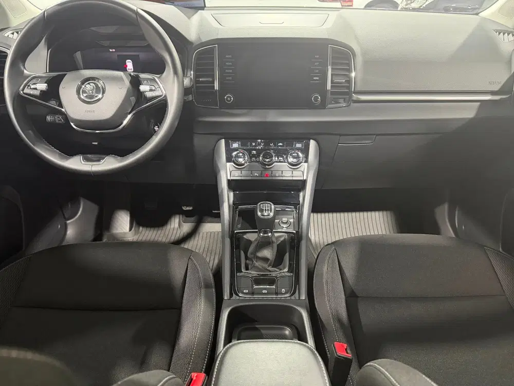 Skoda Karoq 1.0 TSI Business Edition uit 2022, foto 2