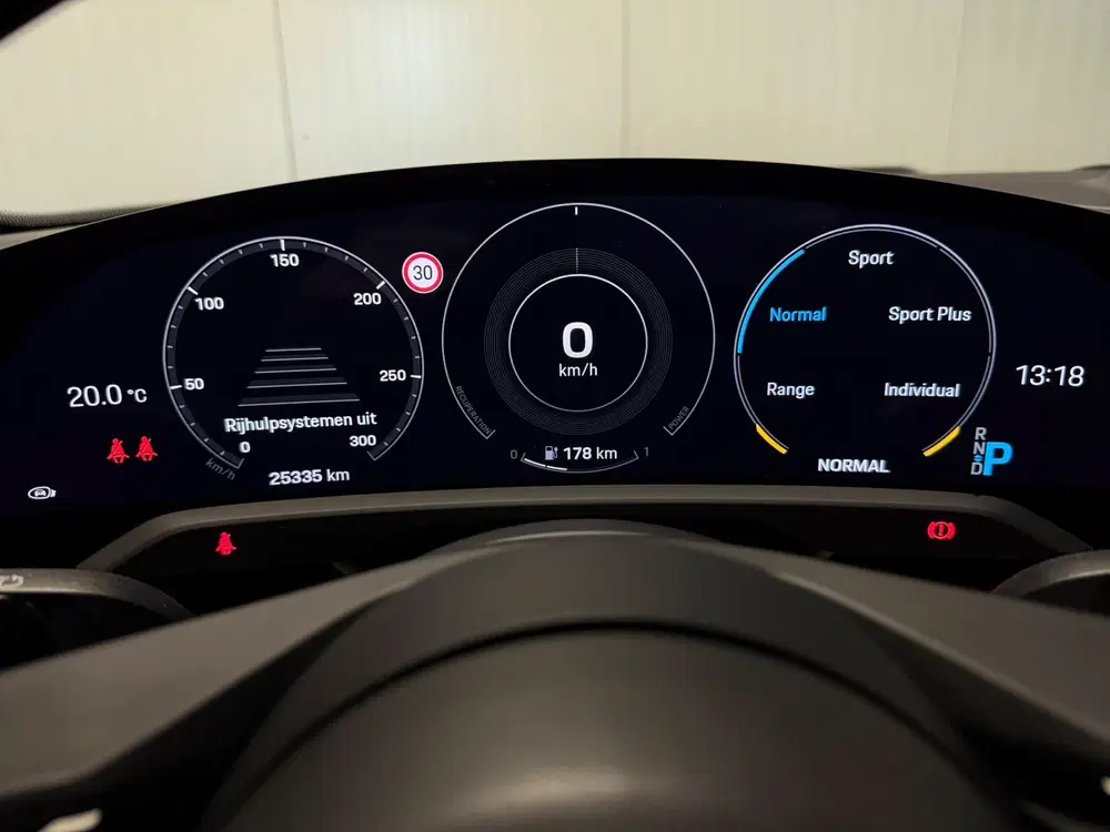 Porsche Taycan GTS 93 kWh Panodak Sport Design uit 2022, foto 18