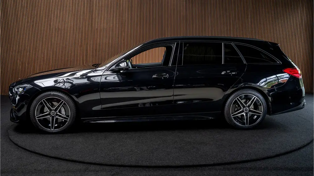 Mercedes-Benz C-Klasse 180 AMG Pano Leder Matrix LED uit 2024, foto 2