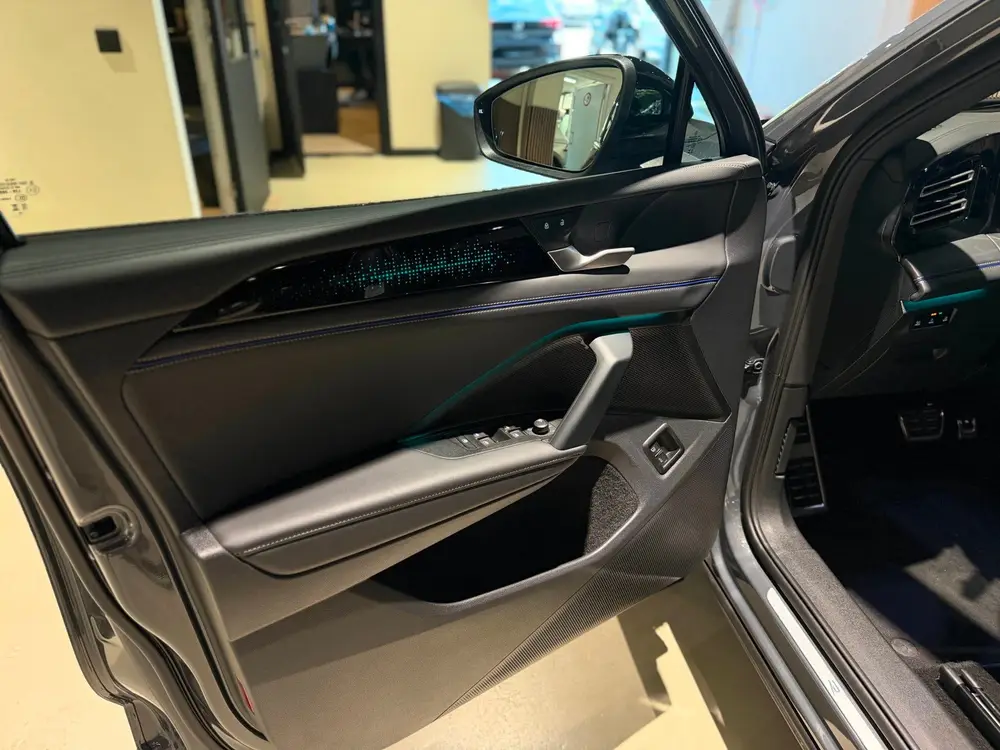 Volkswagen Tiguan 1.5 eHybride 3x R-Line|Pano|Memory|Matrix| uit 2025, foto 16