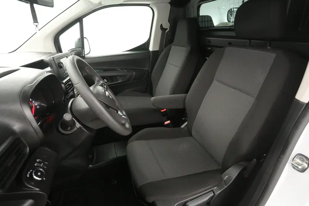 Peugeot Partner Opel Combo-e 50 kWh uit 2022, foto 12