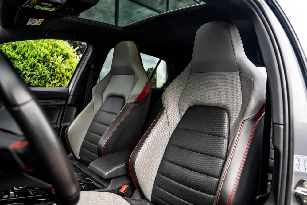 Volkswagen Golf 2.0 TSI GTI|45 JAHRE|PANO|AKRA|H&K|NÜRBURG uit 2022, foto 14