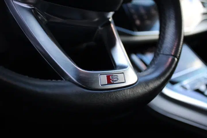 Audi Q7 60 TFSI e quattro Competition uit 2021, foto 13