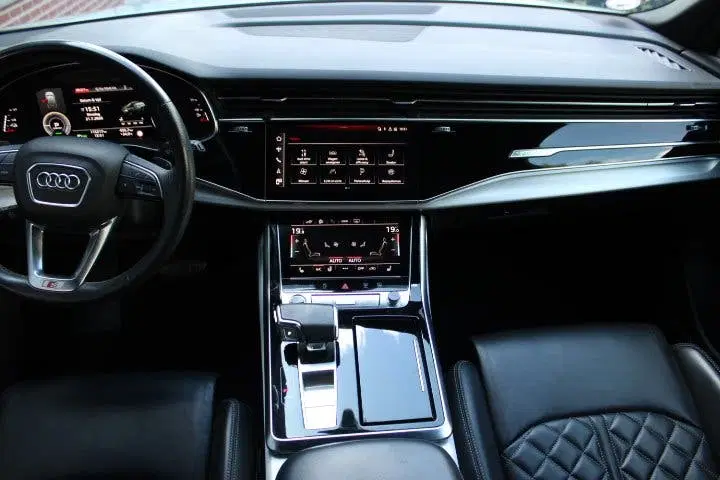 Audi Q7 60 TFSI e quattro Competition uit 2021, foto 15