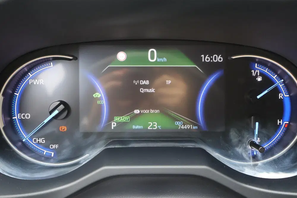 Toyota RAV 4 2.5 Hybrid Style uit 2020, foto 17