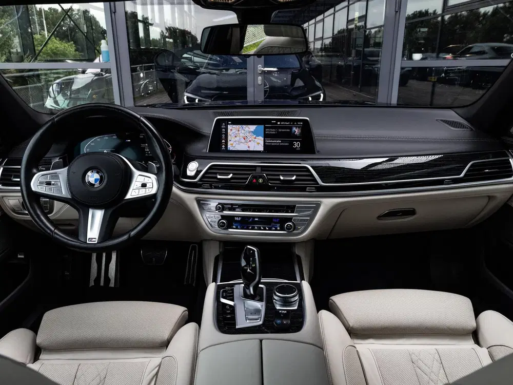 BMW 7-serie 750i xDrive High Executive uit 2021, foto 16