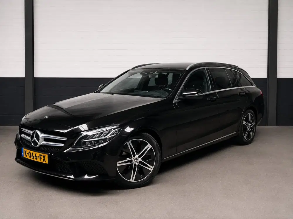 Mercedes-Benz C-Klasse 180 AMG l Carplay Cruise PDC uit 2020