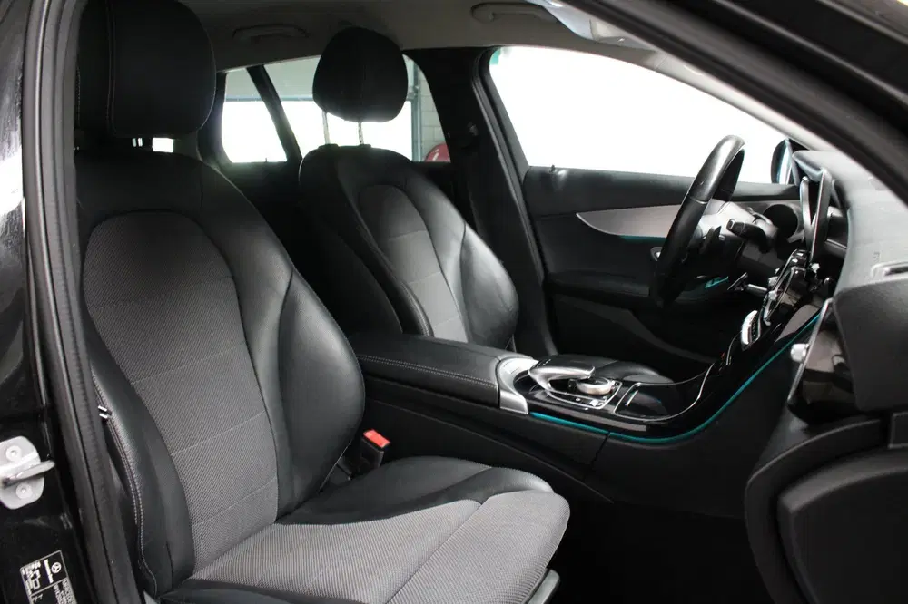 Mercedes-Benz C-Klasse 180 AMG l Carplay Cruise PDC uit 2020, foto 16