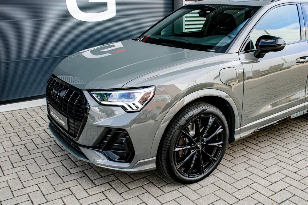 Audi Q3 45 TFSI e S Edition uit 2022, foto 2