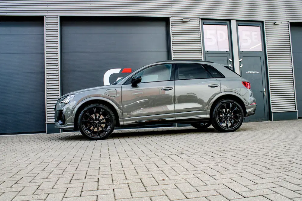 Audi Q3 45 TFSI e S Edition uit 2022, foto 3