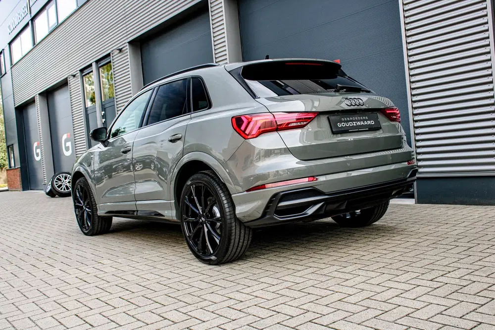 Audi Q3 45 TFSI e S Edition uit 2022, foto 4